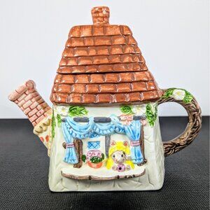 Vintage Heritage Mint Teapot Collectable Mouse in the House Decorative Cottage
